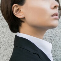 「公安局のピアス」着用イメージ。