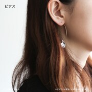 ピアスの着用イメージ。