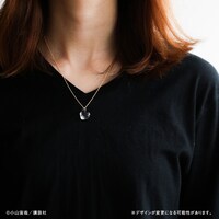 ネックレスの着用イメージ。