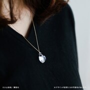 ネックレスの着用イメージ。