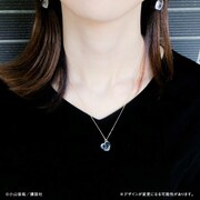 ネックレスの着用イメージ。