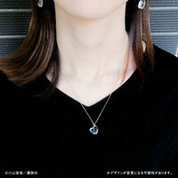 ネックレスの着用イメージ。