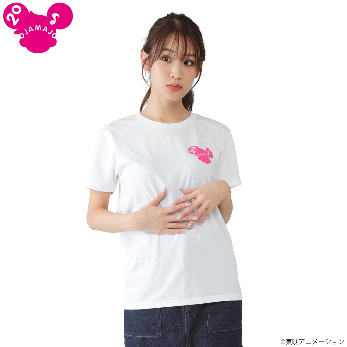 「おジャ魔女どれみ 20周年記念 バックプリントTシャツ」ホワイトの着用イメージ。