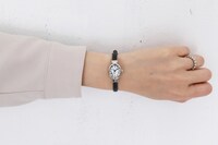 腕時計使用イメージ。