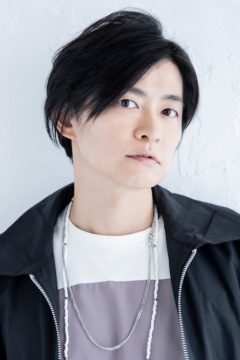 勇者アカツキ役の下野紘。