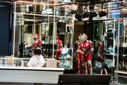 ULTRAMAN SUITとSEVEN SUITに、サプライズで誕生日を祝われる潘めぐみ。