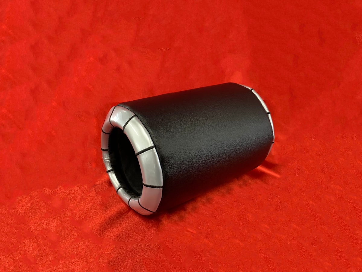 バッファローマンのサポーター発売 バッファローレザー製は100個限定 コミックナタリー