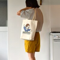 トートバッグ使用イメージ。