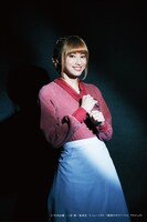 七木奏音扮するミス・ハドソン。