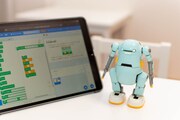 メカトロウィーゴをモチーフにしたプログラミング学習用ロボット。