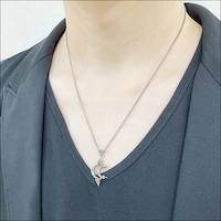 「キャラクターモチーフペンダント＜イシュタル＞」の着用イメージ。