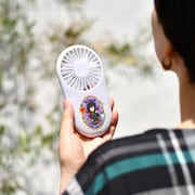 「ハンディファン（ルルーシュ）」の使用イメージ。