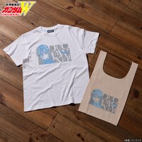 デュオのTシャツとショッピングバッグ。
