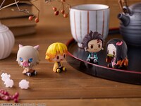 C賞「＜炭治郎・禰豆子＞ちょこのっこ フィギュア」とD賞「＜善逸・伊之助＞ちょこのっこ フィギュア」。