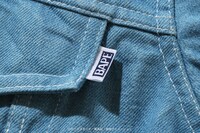 アニメ「ドラゴンボールZ」をモチーフにしたデニムジャケット。