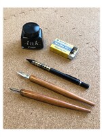 中村明日美子愛用の筆記用具。