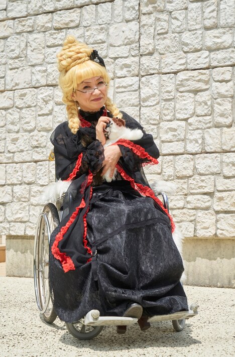 清水ミチコ演じるトルネード婆々。