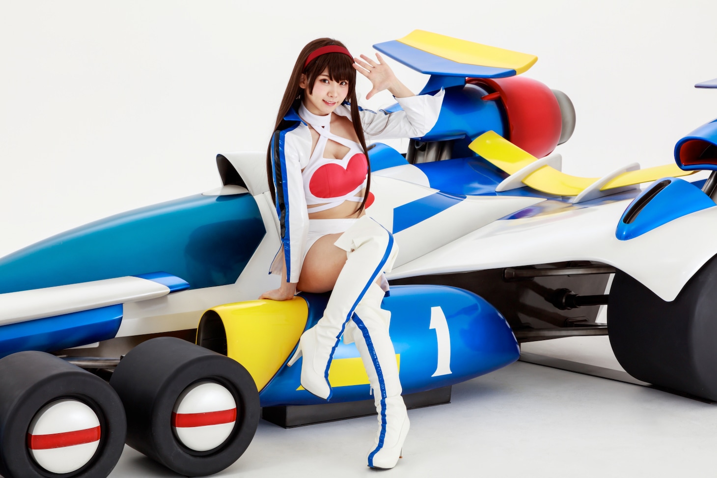 新世紀GPXサイバーフォーミュラレーシングwithRFCの公式アンバサーダーに就任したえなこ。