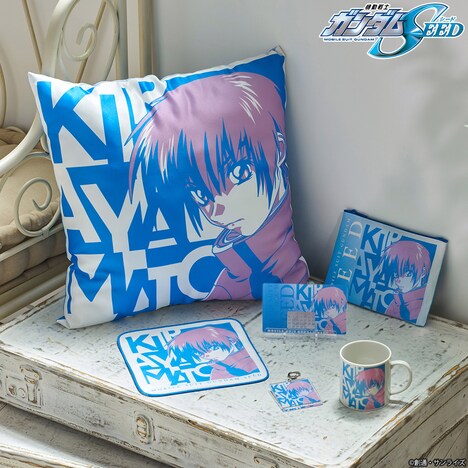 「機動戦士ガンダムSEED」トライカラーアイテムの一覧。