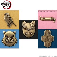 レザーアイテムに使われている金具。