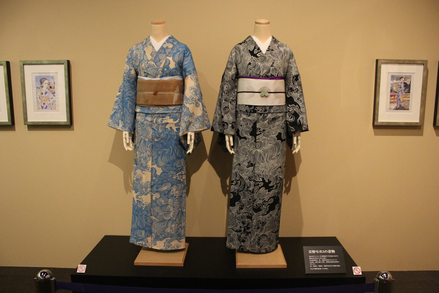 「安野モヨコ展 ANNORMAL」の様子。安野モヨコの私物の着物も展示されている。