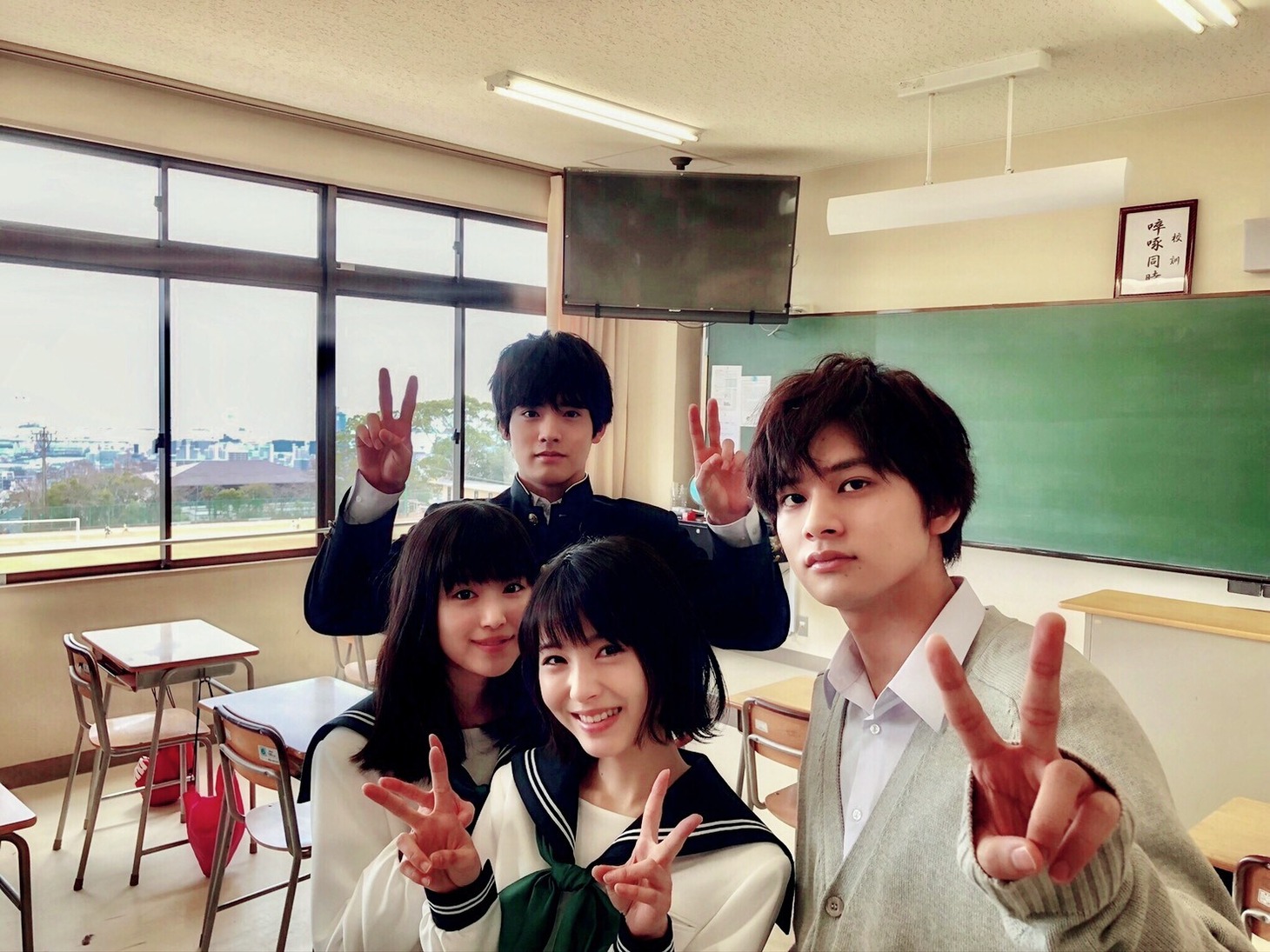 実写映画「思い、思われ、ふり、ふられ」のメイキング写真。