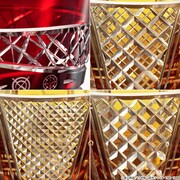 「緋色の狙撃手（スナイパー）」、「琥珀の秘密主義者（シークレティブ）」に彫り込まれた紋様。