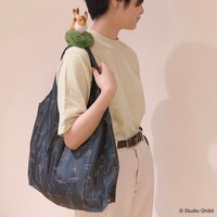 「天空の城ラピュタ 肩のせエコバッグ キツネリス」使用イメージ