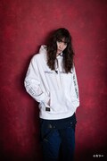 「Lilith hoodie」の着用イメージ。