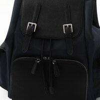 八九寺真宵モデルのバッグ。