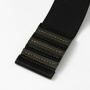 斧乃木余接モデルのバッグ。