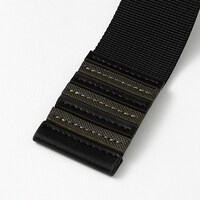 斧乃木余接モデルのバッグ。