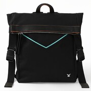 斧乃木余接モデルのバッグ。