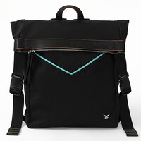 斧乃木余接モデルのバッグ。