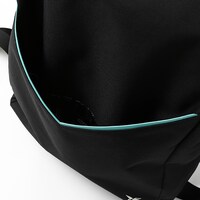 斧乃木余接モデルのバッグ。