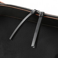 斧乃木余接モデルのバッグ。