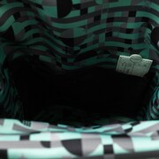 斧乃木余接モデルのバッグ。