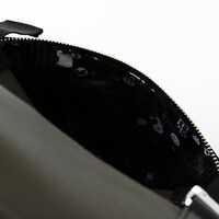 忍野忍モデルのバッグ。