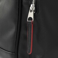 戦場ヶ原ひたぎモデルのバッグ。