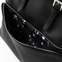 阿良々木暦モデルのバッグ。