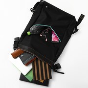 斧乃木余接モデルのバッグ。