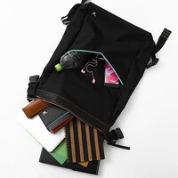 斧乃木余接モデルのバッグ。