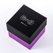 戦場ヶ原ひたぎモデルの腕時計ケース。