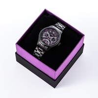 戦場ヶ原ひたぎモデルの腕時計ケース。