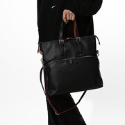 阿良々木暦モデルのバッグの使用イメージ。