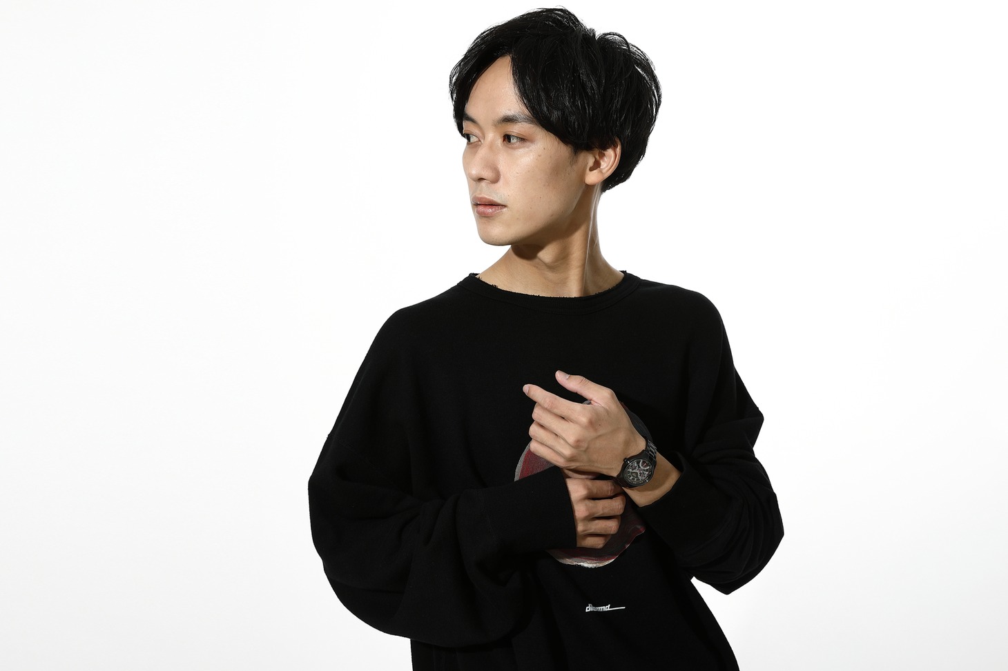 阿良々木暦モデルの腕時計の使用イメージ。