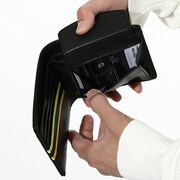 八九寺真宵モデルの財布。