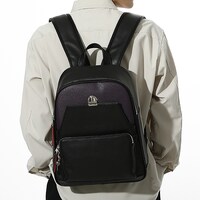 戦場ヶ原ひたぎモデルのバッグの使用イメージ。