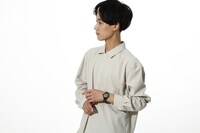 戦場ヶ原ひたぎモデルの腕時計の使用イメージ。