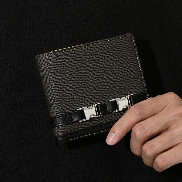 忍野忍モデルの財布。